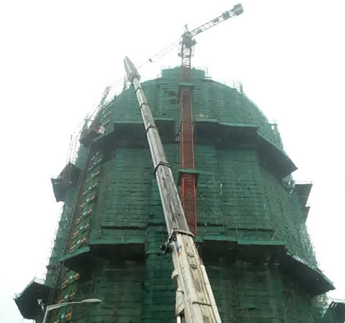 张家界市吊车在工地上作业